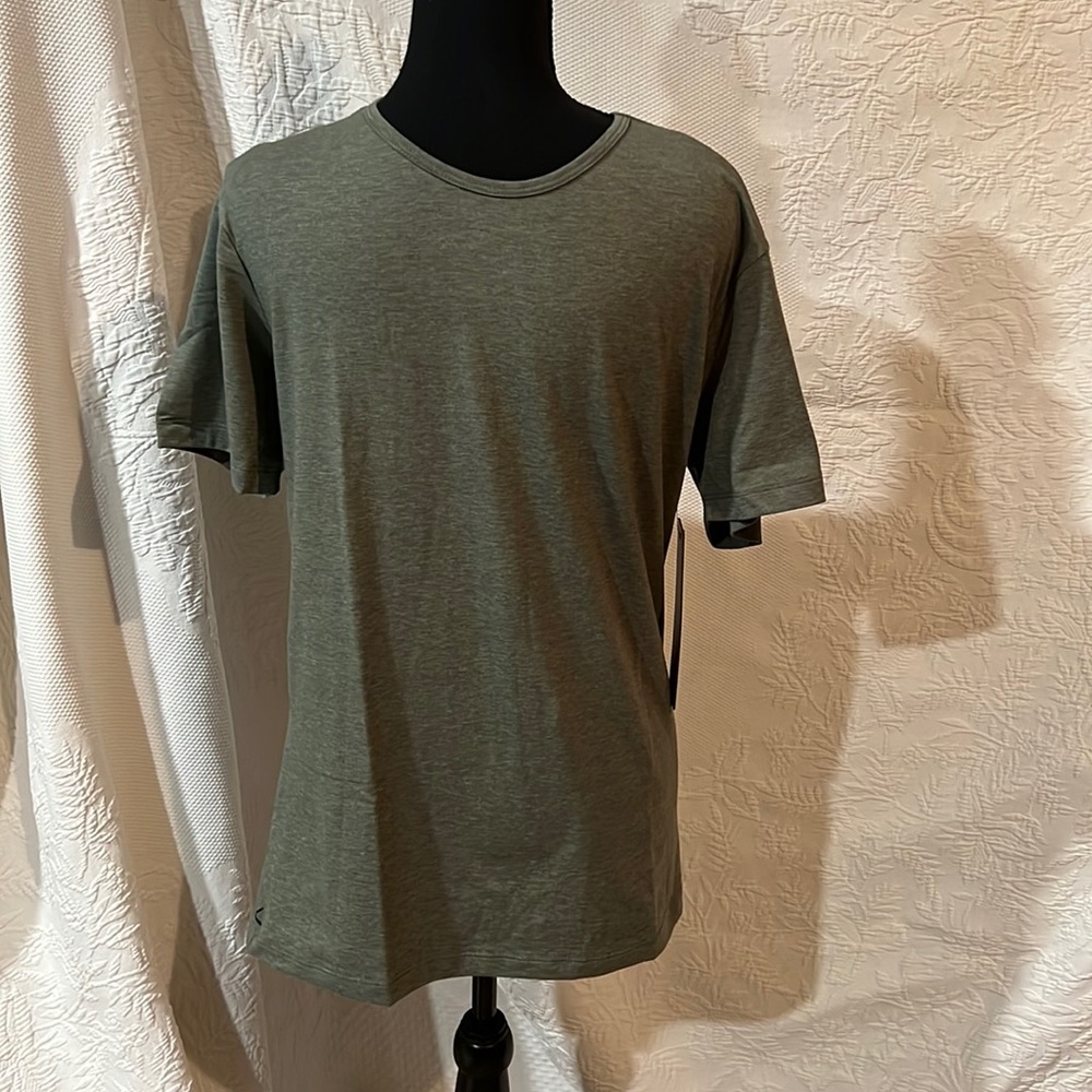 Cuts t shirt, size medium, NWT